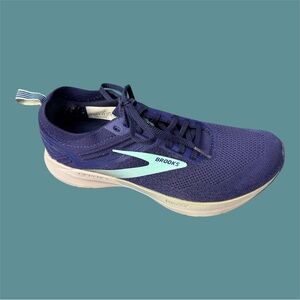 BROOKS Women’s Ricochet 3 Running/Walking Shoes. Size 10.5 M. Good condition.